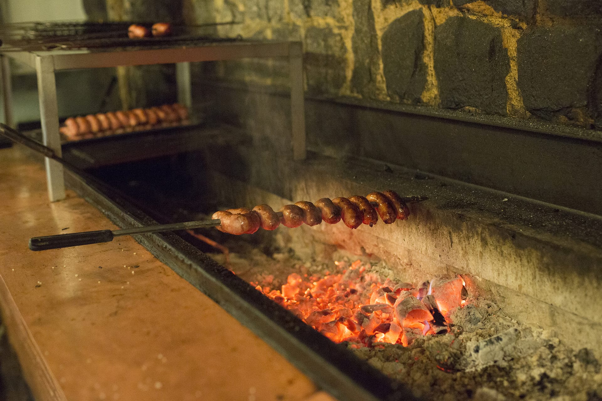 sausages on grill Majórica Rio
