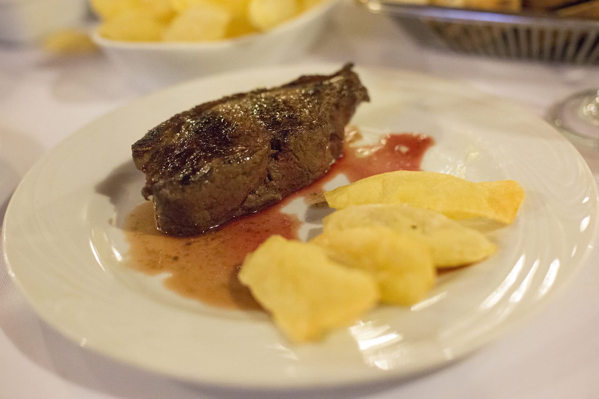steak on a plate at Majórica Rio