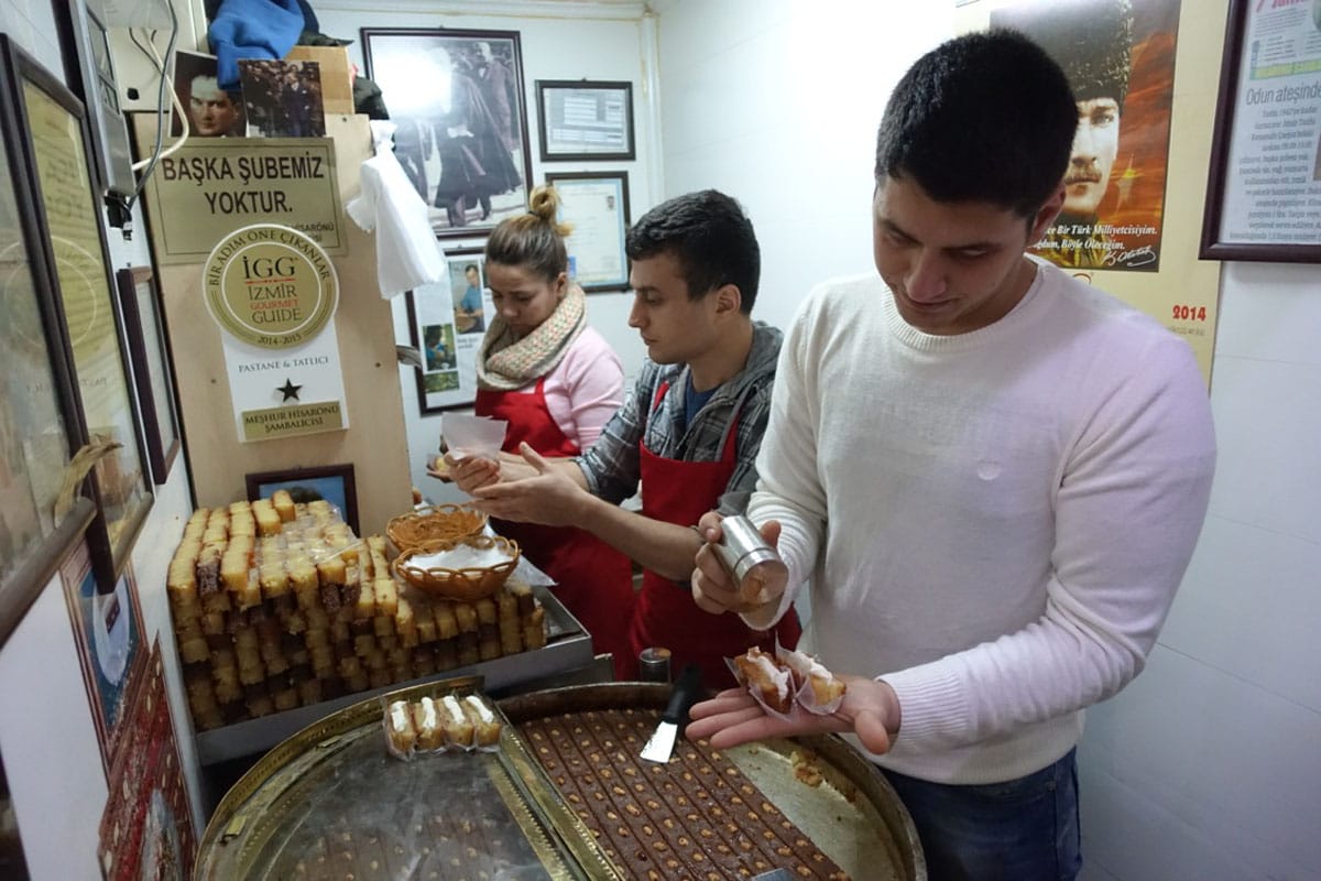 Taste şambal, the addictive semolina cake of Izmir