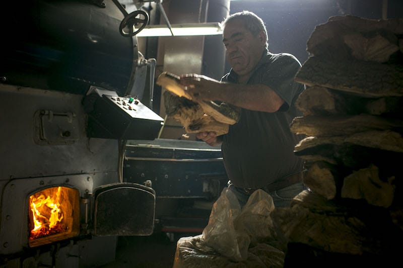 Fueling the roaster with cork wood, photo by Rodrigo Cabrita Flor da Selva, photo by Rodrigo Cabrita