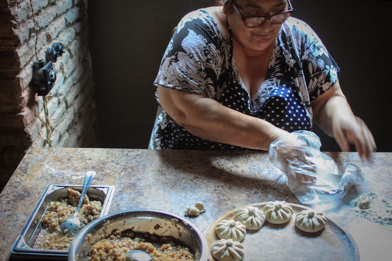 Manana Osapashvili making khinkali, photo by Justyna Mielnikiewicz Manana Osapashvili making khinkali, photo by Justyna Mielnikiewicz