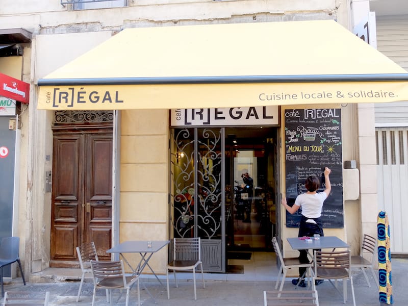The outdoor seating and special’s board at Café (R)égal, photo by Alexis Steinman
