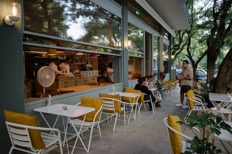 The outdoor seating at Annie – Fine Cooking, photo by Manteau Stam