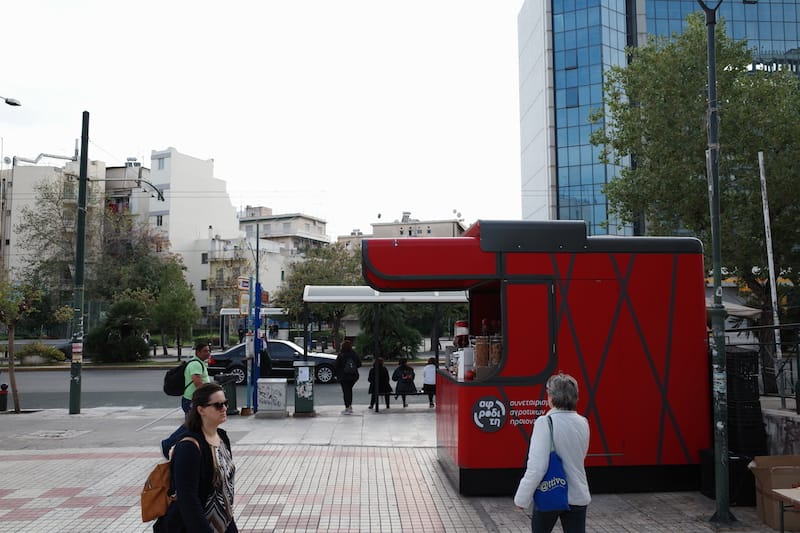 Aphrodite, a co-op based in central Greece, set up a kiosk outside the Ambelokipoi metro stop in Athens, photo by Manteau Stam