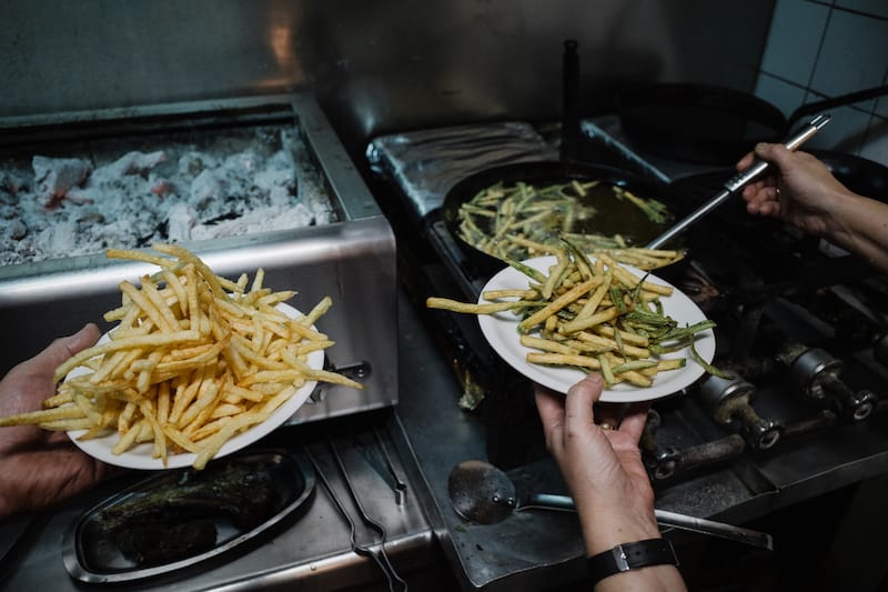 Fried potatoes and zucchini, Axotis, Athens, photo by Manteau Stam