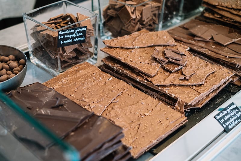 Thin slabs of chocolate, broken into irregular pieces, at Esophy, photo by Manteau Stam chocolate athens