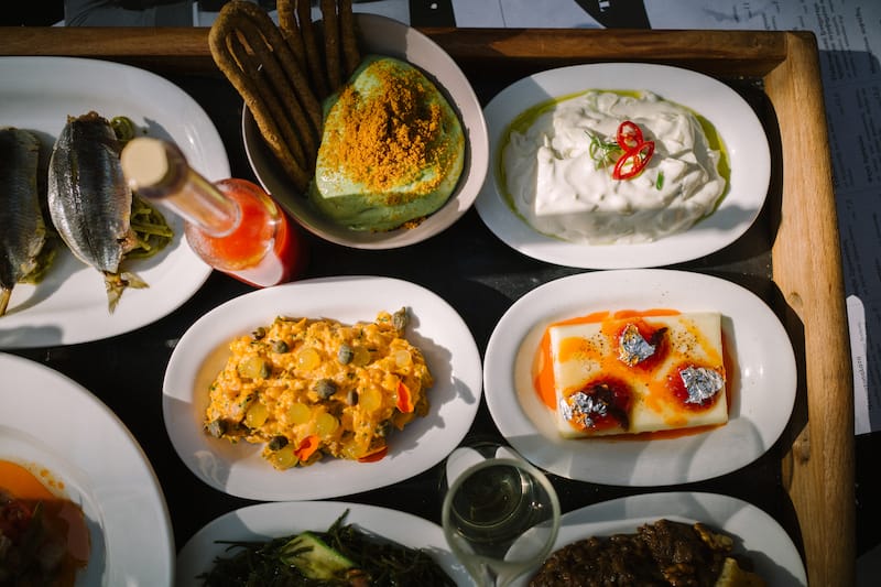 The meze tray at Kafeneion SI TI SI, photo by Manteau Stam