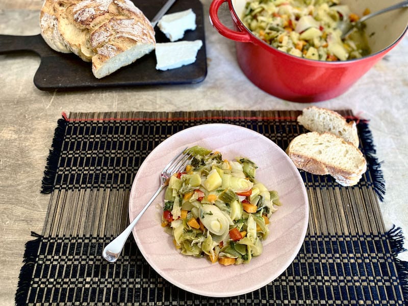 Prasa ladera, leeks cooked in olive oil, photo by Carolina Doriti