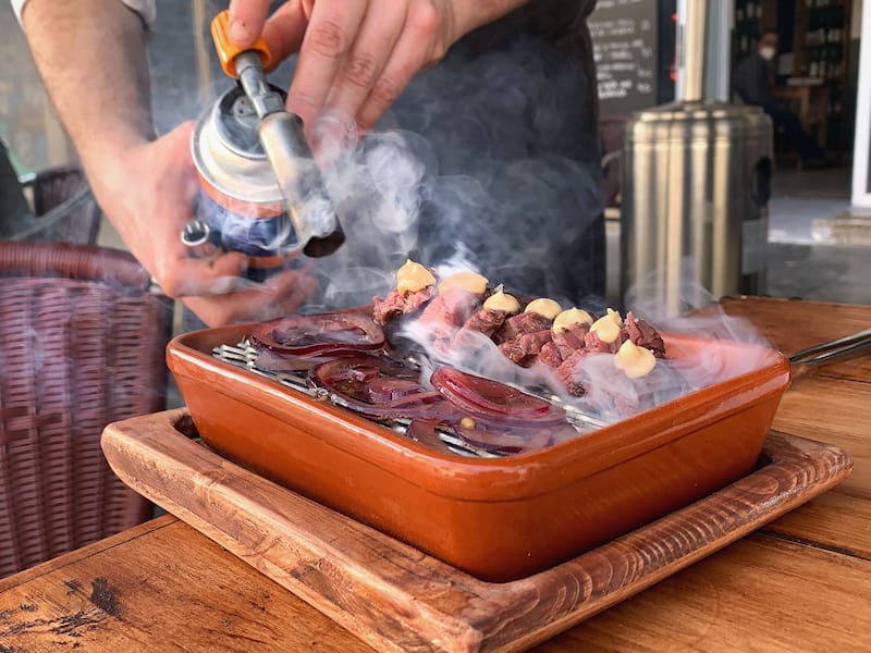 Smoked beef at Contracorrent Bar, photo by Paula Mourenza