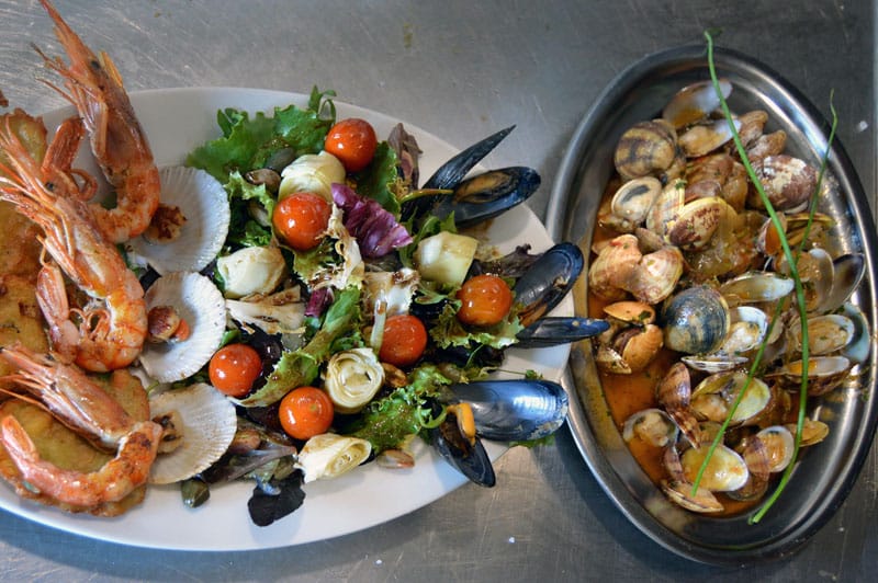 Seafood dishes at El Racó del Mariner, photo by Paula Mourenza