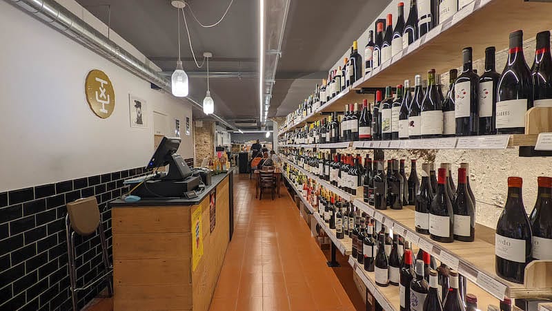 Natural wines at Vins Per Tu in El Clot, photo by Lior Shechori