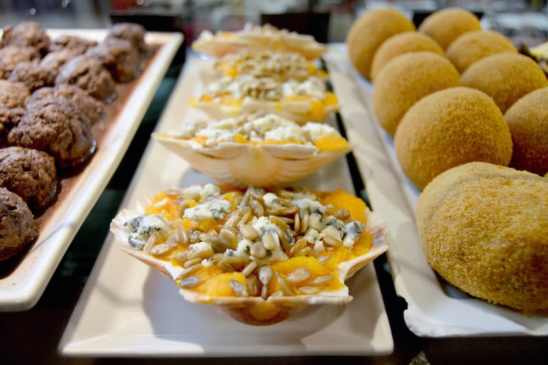 Scallop shells stuffed with pumpkin paste, sunflower seeds and Roquefort cheese, photo by Paula Mourenza