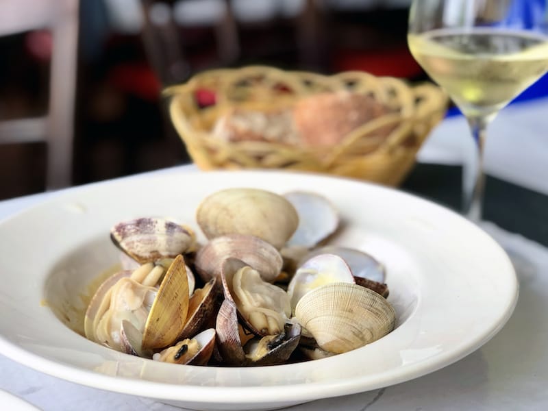 Galician clams, photo by Paula Mourenza