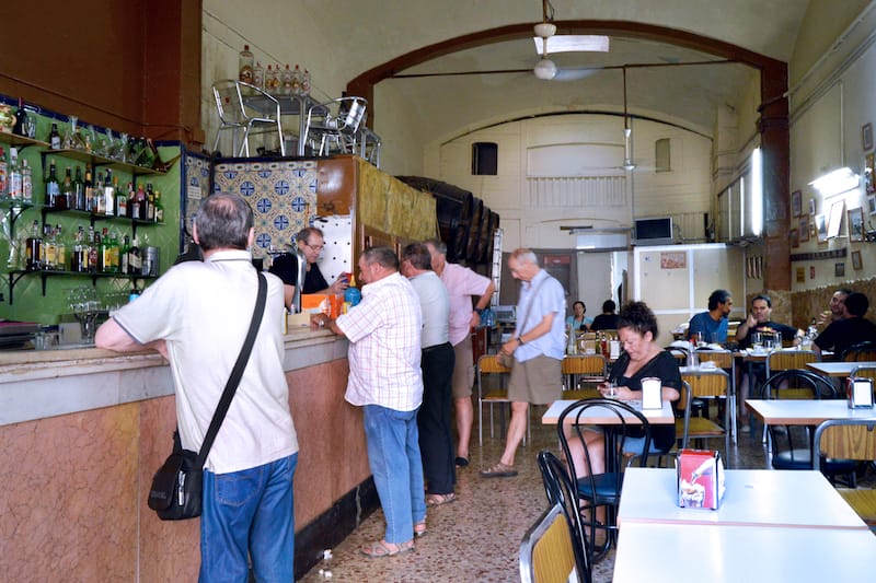 Bodega Carlos in Sants, photo by Paula Mourenza