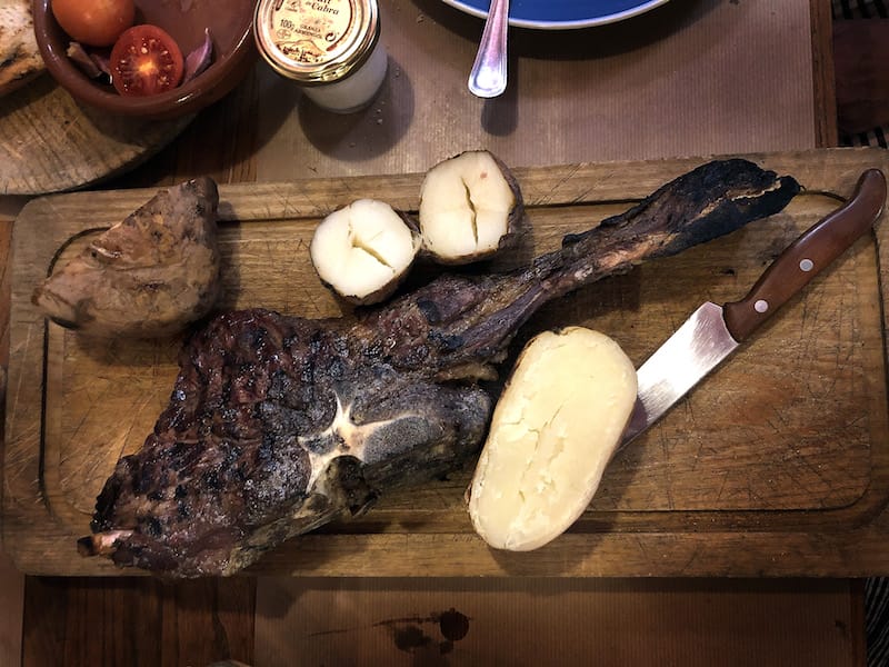 The costella catalana, or grilled Catalan rib, at La Parra, photo by Paula Mourenza