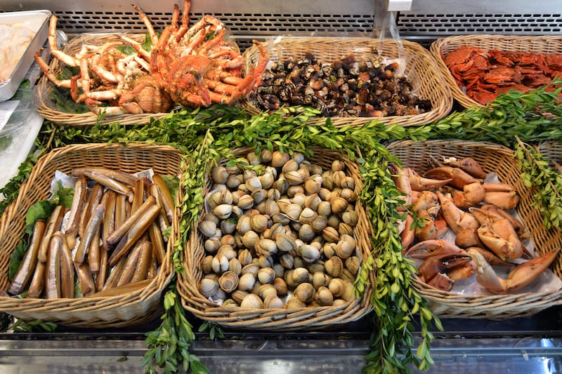 Some of the seafood selection at La Barca del Pescador, photo by Paula Mourenza marisqueria barcelona