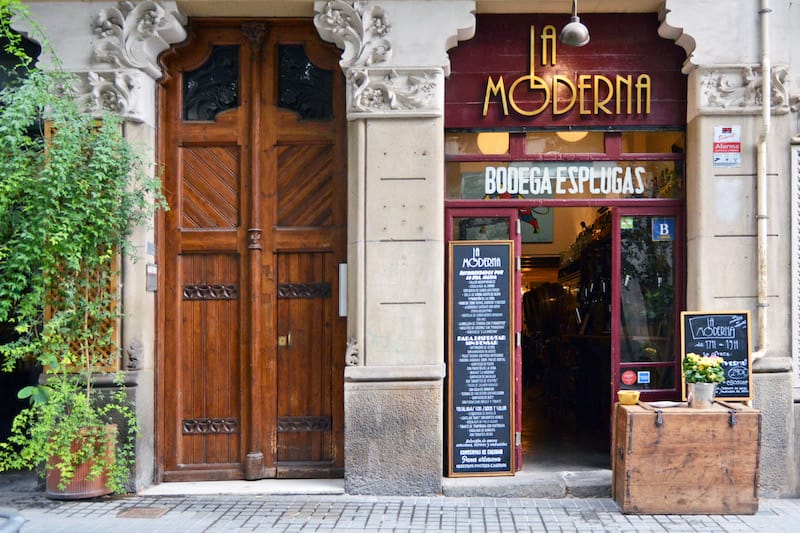 La Moderna, photo by Paula Mourenza historic bodega eixample