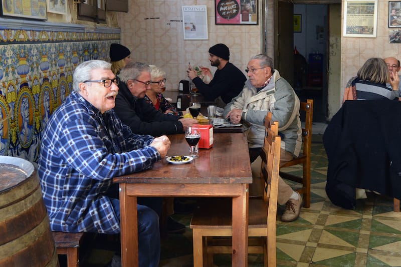 Bodega Salvat in Sants, photo by Paula Mourenza