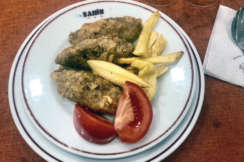 Kadınbudu köfte at Şahin Lokantası, photo by Paul Benjamin Osterlund