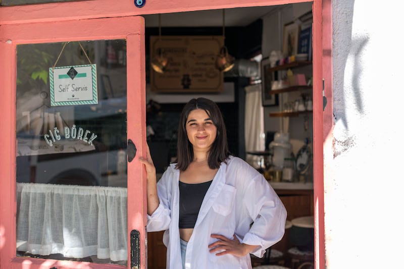 Sabiha Solak, the chef at ÇiÇi Çiğ Börek in Istanbul’s Beşiktaş district, photo by Bradley Secker ÇiÇi Çiğ Börek