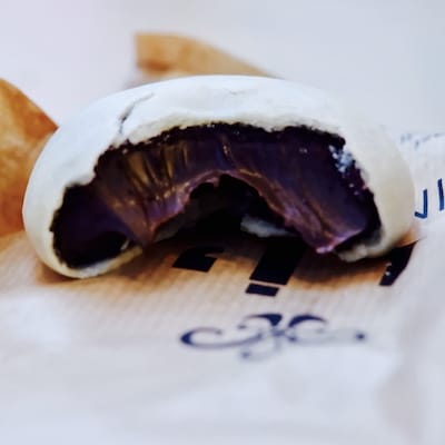 The chocolate-filled İzmir bombası, photo by Paul Benjamin Osterlund