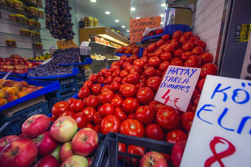 Ruby red tomatoes straight from Hatay at Hatay Yöresel Ürünler, photo by Zeyad Abouzeid