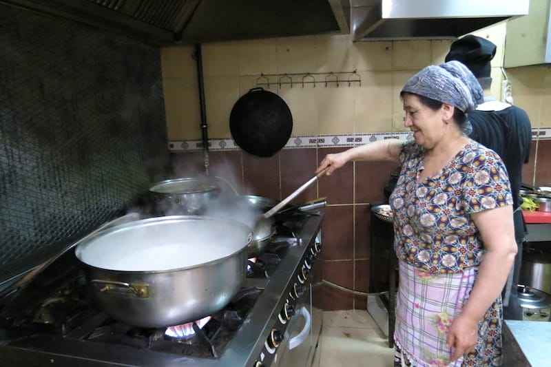 One of the kitchen workers at Köklem Uygur Yemekleri, photo by Lorenza Mussini uighur restaurant istanbul