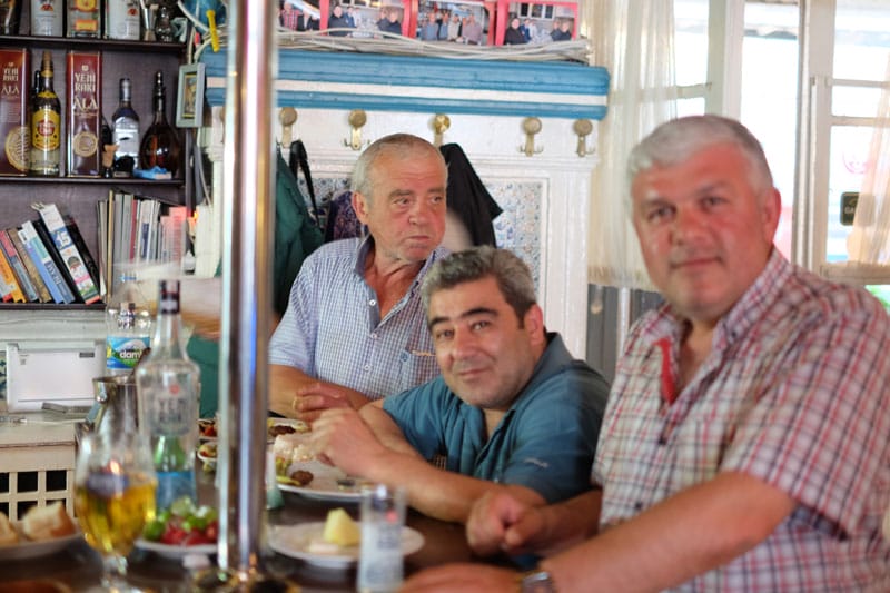 Mythos regulars, photo by Paul Osterlund
