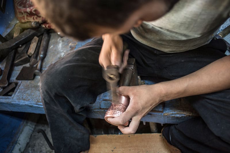 Hammering a copper pot at Soy Türkiye, photo by Monique Jaques