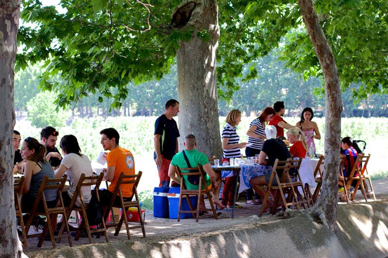 Friends gathered at the Concurs de Cassoles de Tros, photo by Sam Zucker