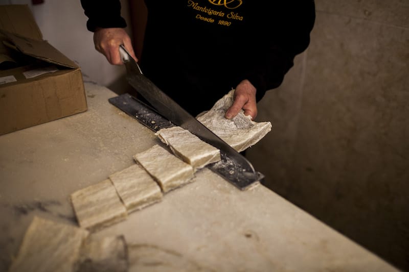 José Martins cuts bacalhau at Manteigaria Silva in Lisbon, photo by Rodrigo Cabrita