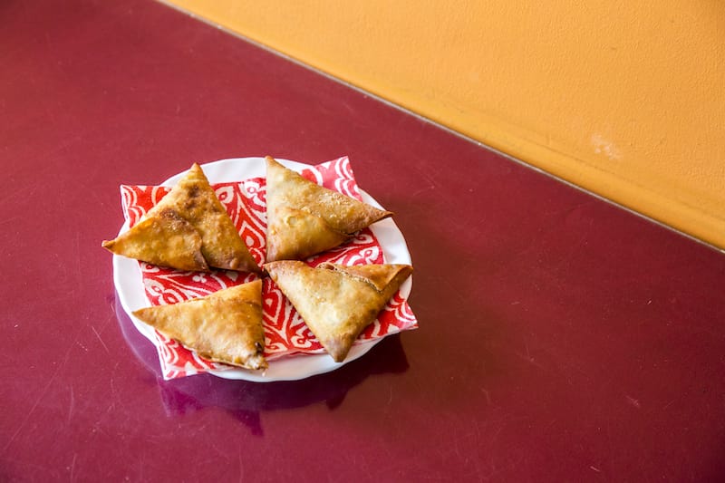 Chamuças (samosas) at Zuari, photo by Rodrigo Cabrita