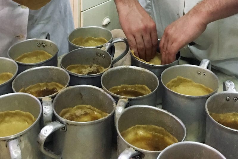 Making folares de folhas at João Mendes & Rita in Olhão, photo by Célia Pedroso