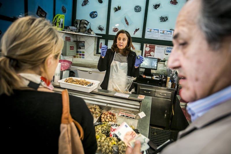 Ermelinda speaks with customers at Mercado da Ribeira, photo by Rodrigo Cabrita