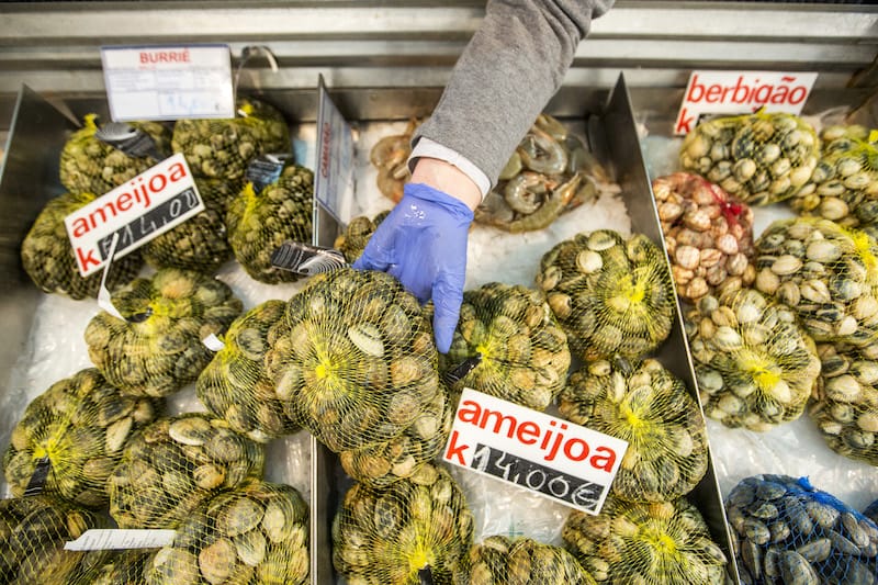Bags of clams at Lurdes Neves Mariscos, photo by Rodrigo Cabrita market lisbon seafood