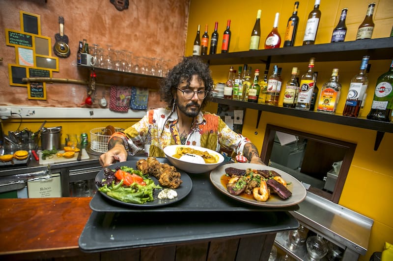 Serving food at Casa Mocambo, photo by Rodrigo Cabrita
