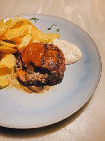 The Hamburger Taberneiro from Taberna em Casa, photo courtesy of Taberna em Casa