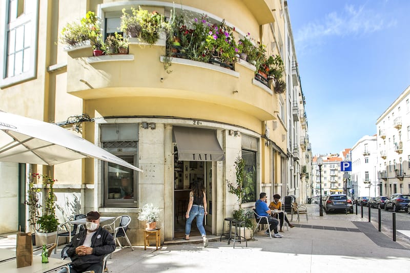 Tati’s attractive outdoor terrace in Lisbon, photo by Rodrigo Cabrita tati lisbon