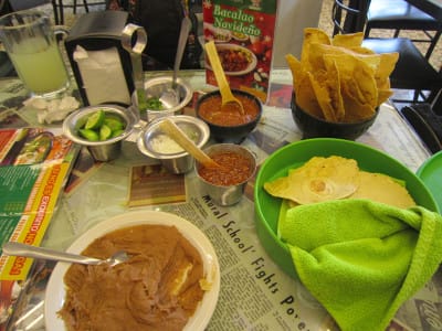 Totopos and beans at Don Lázaro El Viajero, photo by James Young