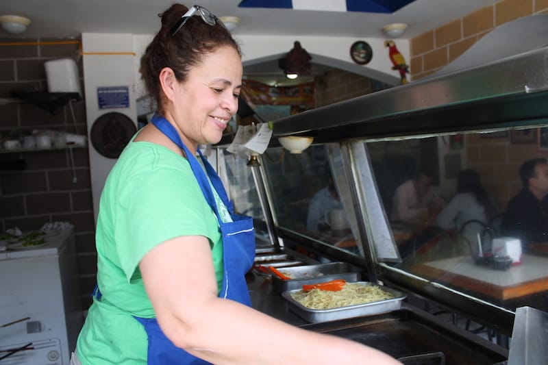 Lilian Mendoza prepares lunch, photo by Martha Pskowski