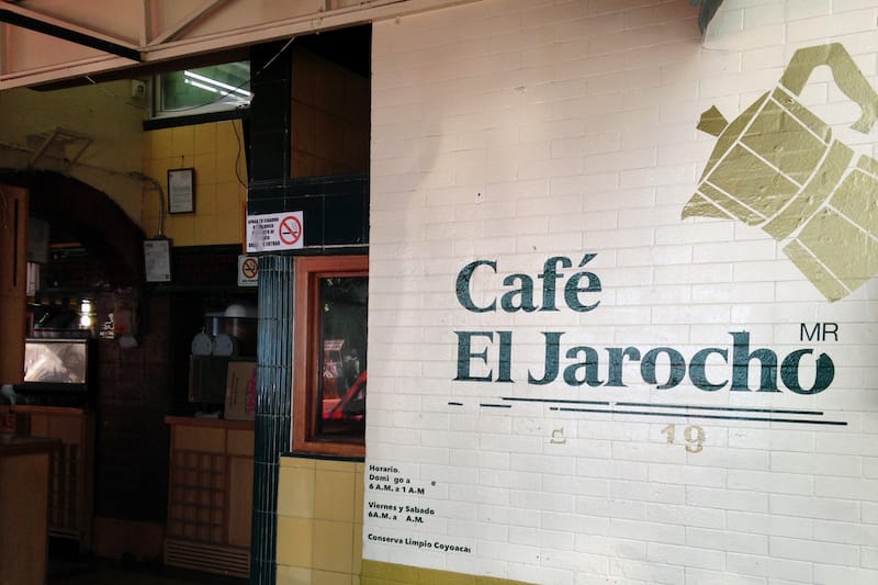 The exterior of El Jarocho, photo by Lauren Cocking coffee coyoacan
