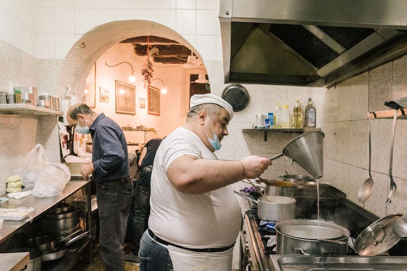 The cook, photo by Gianni Cipriano and Sara Smarrazzo