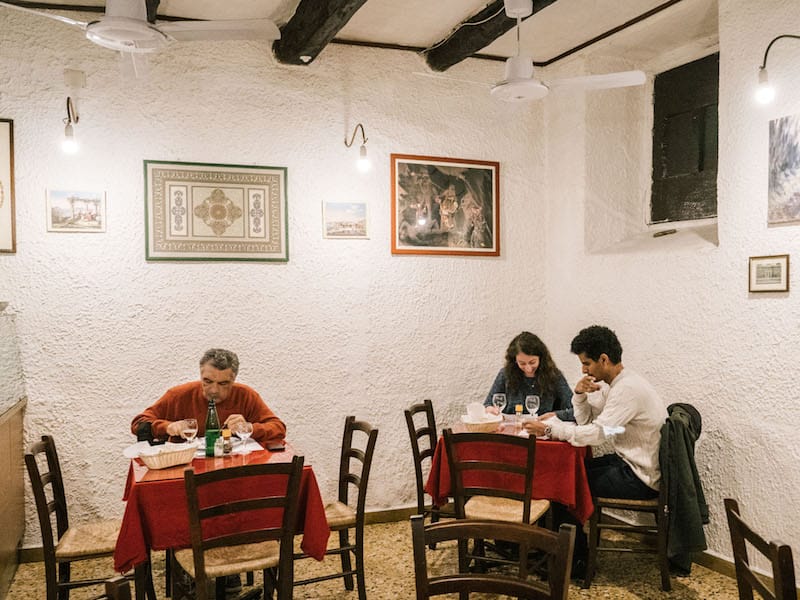 Under the dining room’s wooden beams, the restaurant swarms with professors and students, photo by Gianni Cipriano and Sara Smarrazzo