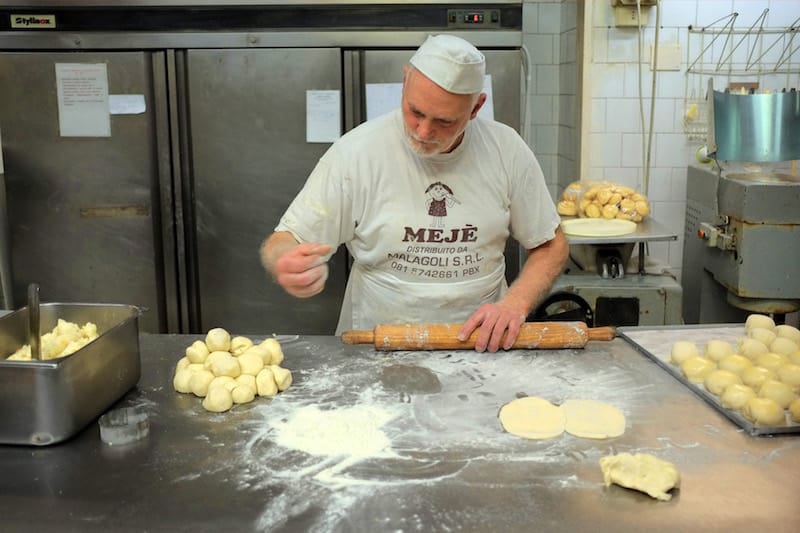 A Bakery in Vicaria Keeps It All in the Family Culinary Backstreets