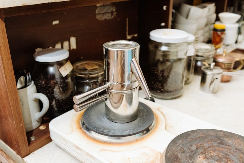 A Neapolitan coffee maker at Cuccuma Caffè, photo by Carlo Rainone
