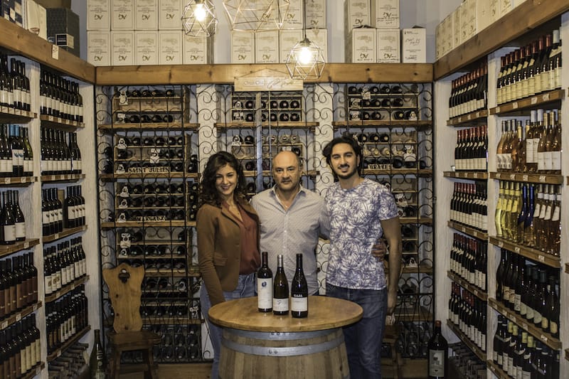 Rosario Russo (c) runs Enoteca Partenopea with his children Paola (l) and Antonio (r), photo by Claudio Menna