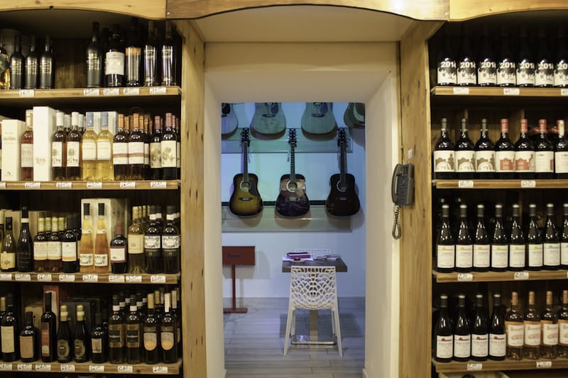 Enoteca Partenopea sells both wine and guitars, photo by Claudio Menna
