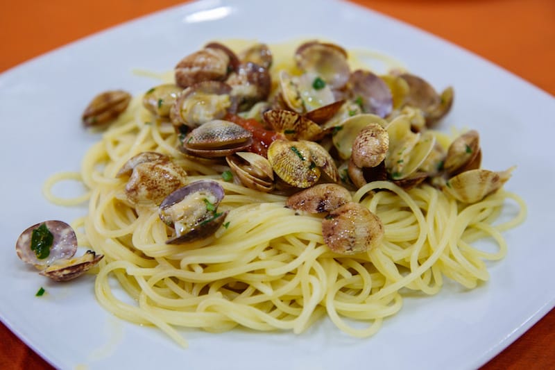 Spaghetti with clams at Pizzeria e Trattoria Vigliena in Naples, photo by Gianni Cipriano and Sara Smarrazzo
