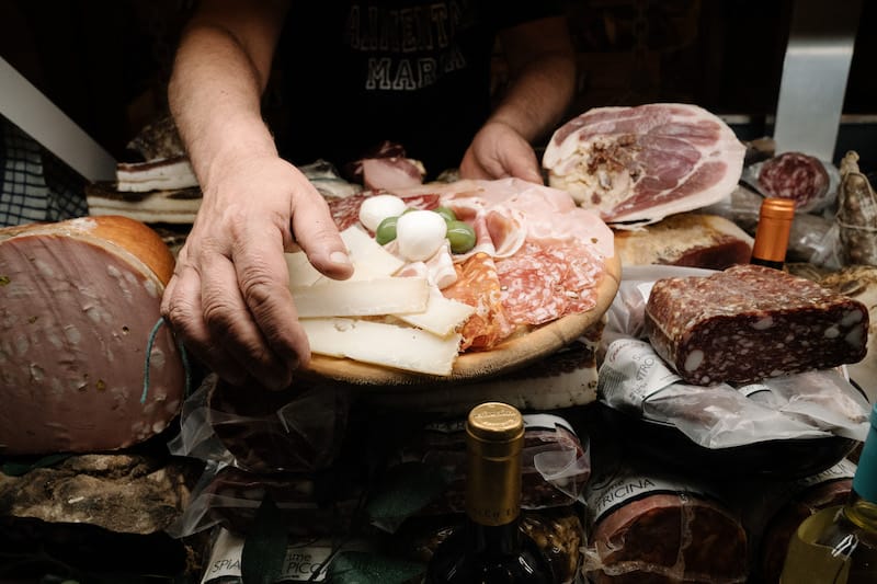 Platter of cold cuts and cheeses at Da Maria, photo by Sara Smarrazzo and Gianni Cipriano