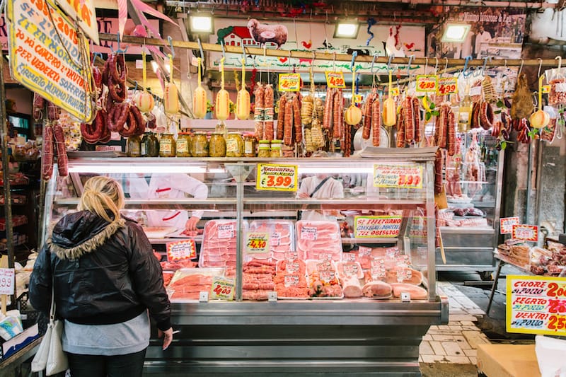 The stunning display of the street butcher, photo by Gianni Cipriano and Sara Smarrazzo